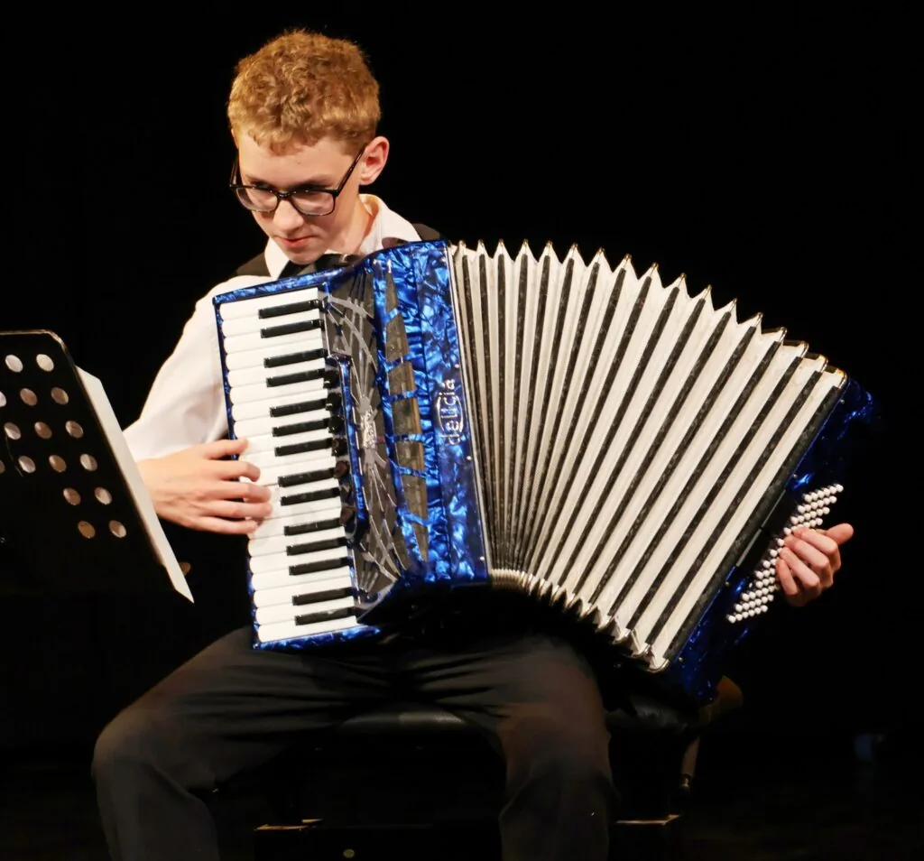 Foto – Veřejný koncert 23. 6. 2026 KD Říp